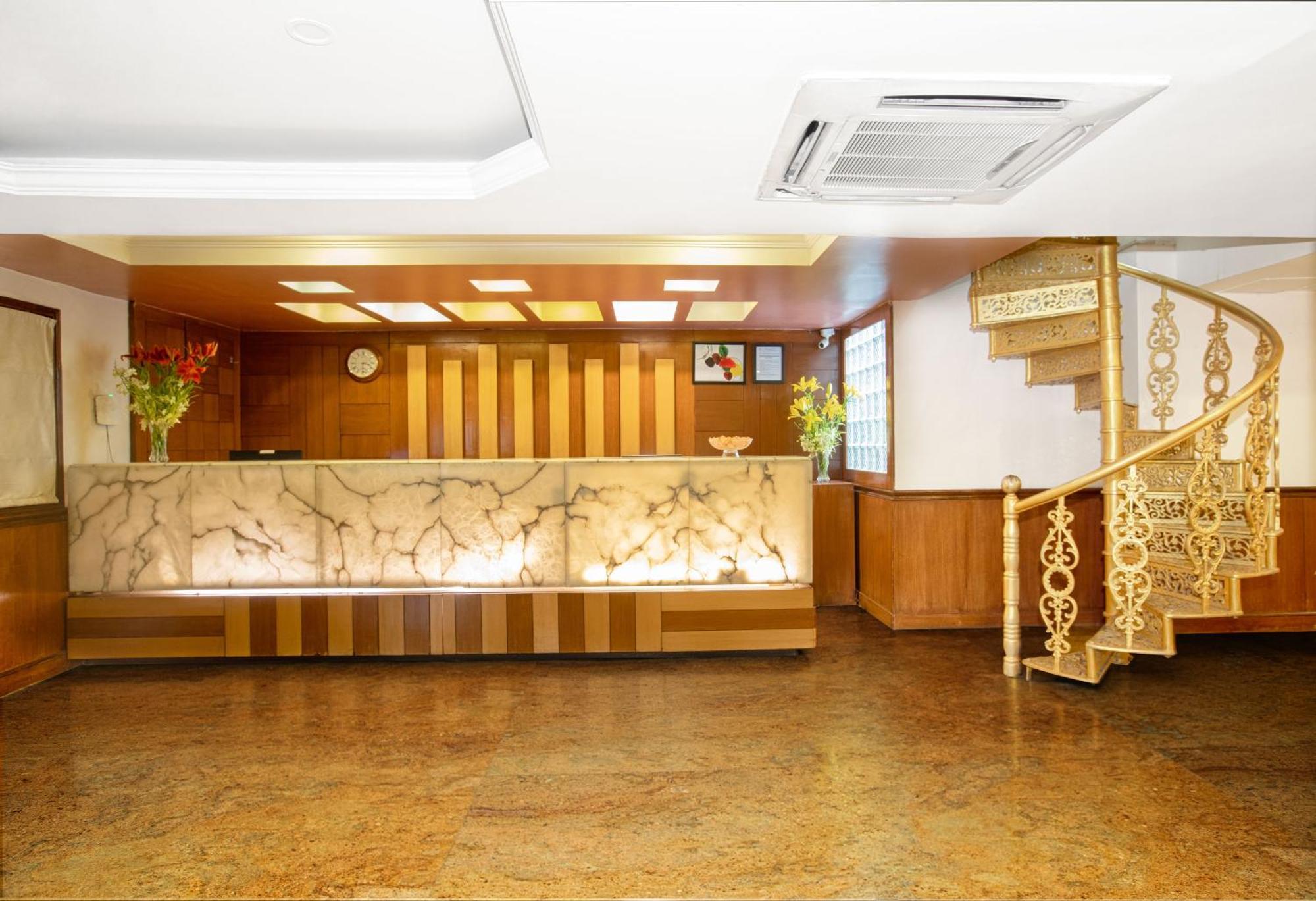 Hotel Monarch Brigade Road à Bangalore Extérieur photo