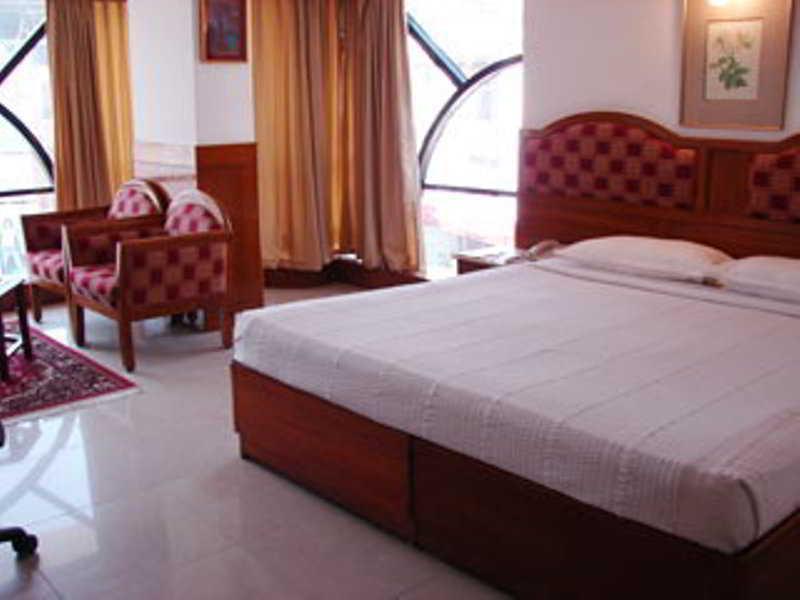 Hotel Monarch Brigade Road à Bangalore Extérieur photo
