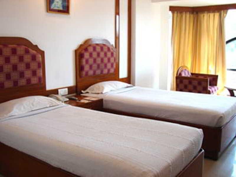 Hotel Monarch Brigade Road à Bangalore Extérieur photo