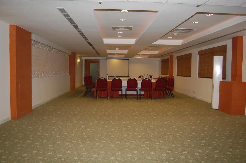 Hotel Monarch Brigade Road à Bangalore Extérieur photo